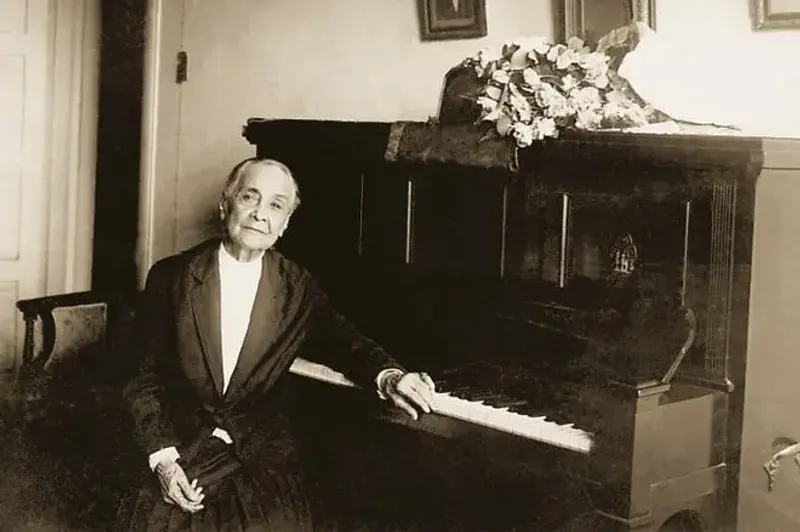 Chiquinha Gonzaga by the piano